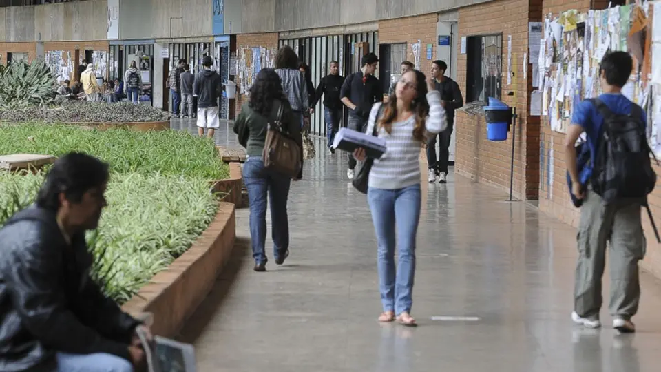 Dívidas do FIES terão nova renegociação que vai beneficiar estudantes e faculdades