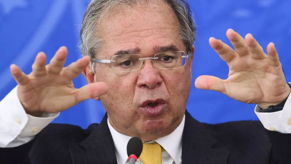 Em entrevista, Paulo Guedes afirma: “a direita também é danada, gosta de um orçamentozinho”