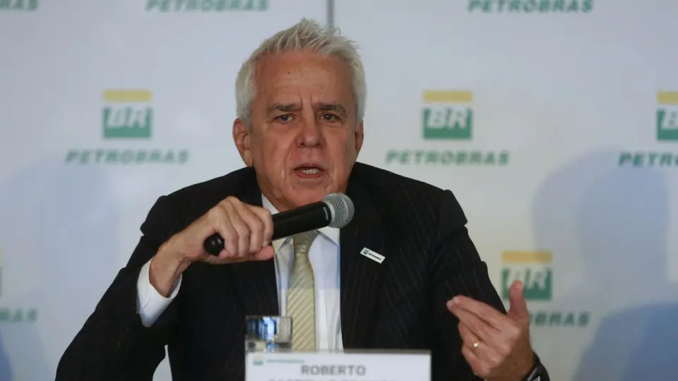 Empresa beneficiada por privatizações da Petrobras quer contratar ex-presidente da estatal