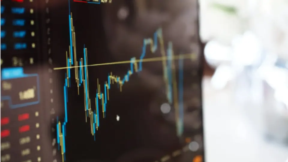 Ibovespa tem 2º pior desempenho entre 78 países em abril, segundo agência de risco