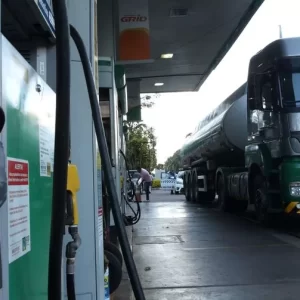 gasolina e etanol, postos de combustíveis, preço da gasolina, auxílio para caminhoneiros, reduzir ICMS, limite do ICMS, redução do ICMS