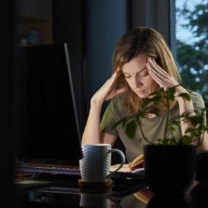 home office, violência contra mulheres, carteira assinada, mulher recebe menos, mercado de trabalho, mulheres no mercado de trabalho