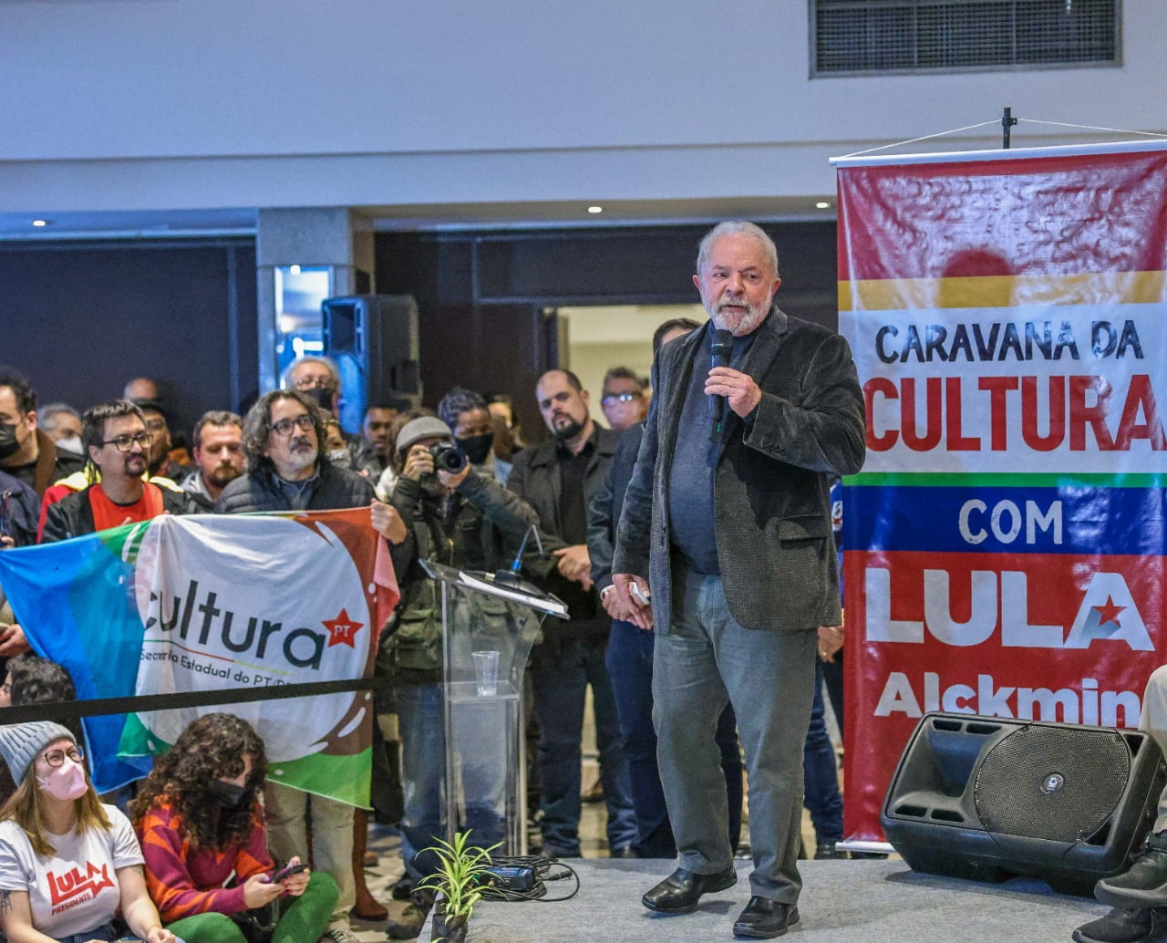 Lula lidera corrida presidencial