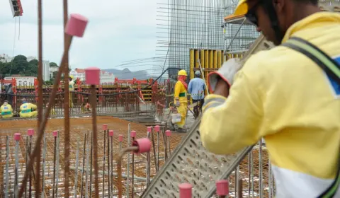 Com menor participação do setor público, taxa de investimento do país caminha a passos lentos