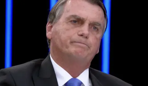 Mesmo com pacote eleitoreiro, Bolsonaro fica engessado nos 32% das intenções de votos, aponta pesquisa Datafolha. Em primeiro, Lula tem 45%