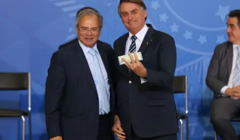 Com Bolsonaro e Guedes à frente da economia, gás de cozinha acumula alta de mais de 20% em um ano