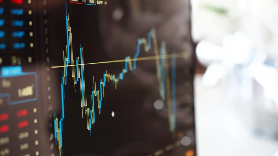 Ibovespa sobe 1,01% impulsionado por ações do consumo doméstico