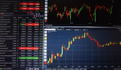 Ibovespa cai 0,54% e fica abaixo dos 110 mil pontos