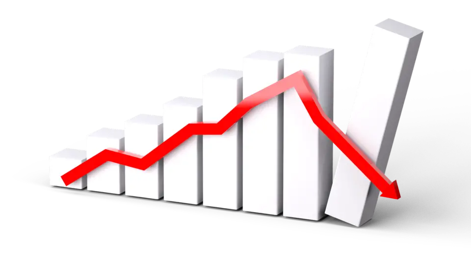 Bolsas internacionais e futuros operam em baixa nesta segunda-feira (26), após disparada do dólar na semana passada