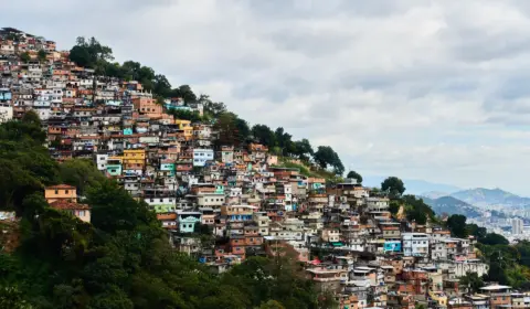 Em retrocesso maior que a média mundial, Brasil retorna ao nível de 2014 no IDH da ONU. País ocupa a 87ª posição entre 191 nações