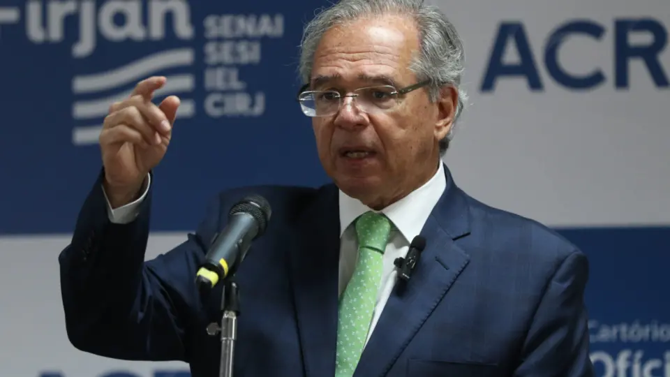 Paulo Guedes prepara mudança no IRPF. Ministro quer decretar fim das deduções com saúde e educação