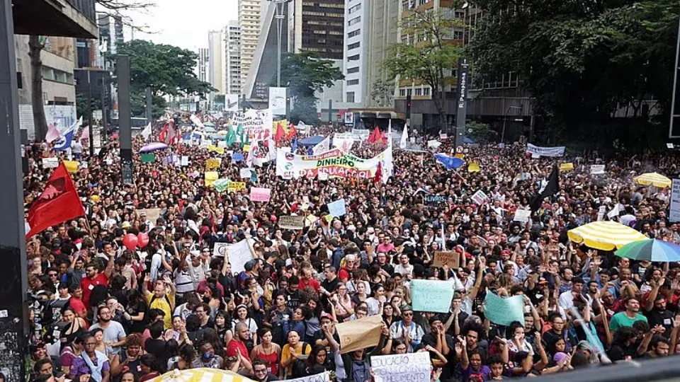 Estudantes anunciam mobilizações nacionais contra cortes nas universidades para os dias 10 e 18