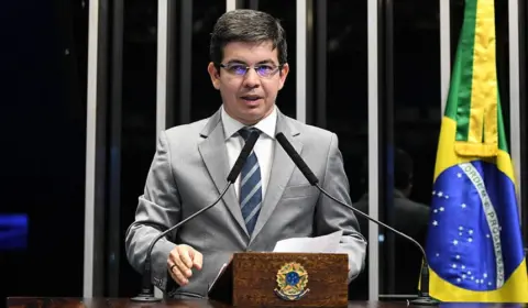 Senador Randolfe afirma que o governo pretende enviar segunda parte da reforma tributária ao Congresso em agosto