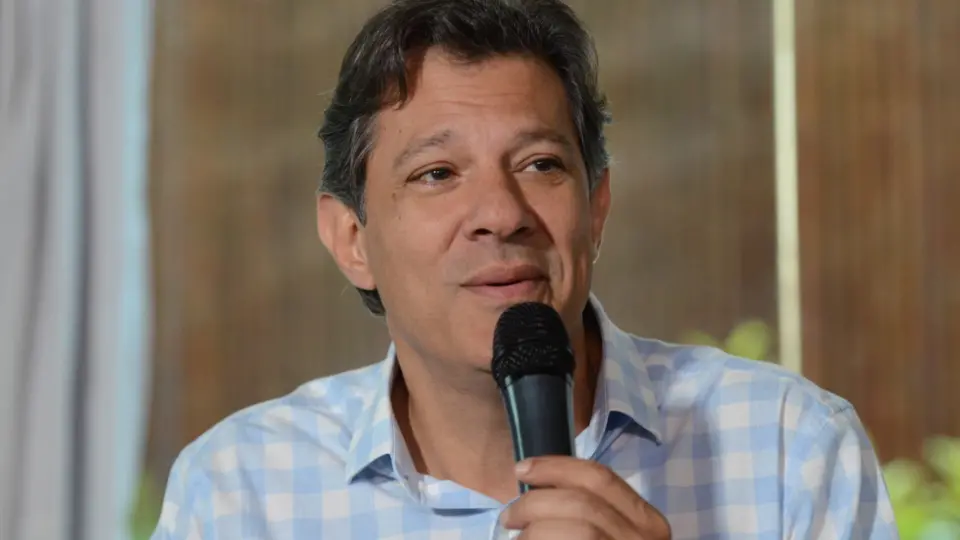 Haddad vai representar Lula em almoço da Febraban nesta 6ª feira. Cogita-se dobradinha com ex-prefeito e Pérsio Arida na equipe econômica