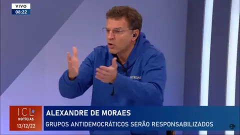 Brasília em guerra e as instituições assistindo | 13/12/22