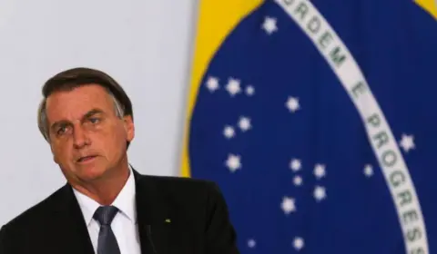 CGU aponta irregularidades no consignado do Auxílio Brasil sob Bolsonaro. Ex-presidente também pagou indevidamente R$ 1,97 bi a taxistas e caminhoneiros