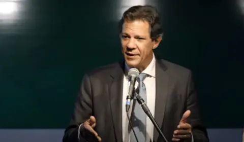 PIB cresce além do esperado, mas mídia destaca que mercado, que nunca está satisfeito, vê pressão inflacionária. Haddad explica