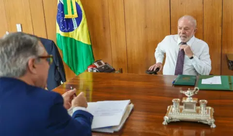 Lula convoca 1ª reunião ministerial para amanhã. Objetivo é avaliar a máquina pública e alinhar ações