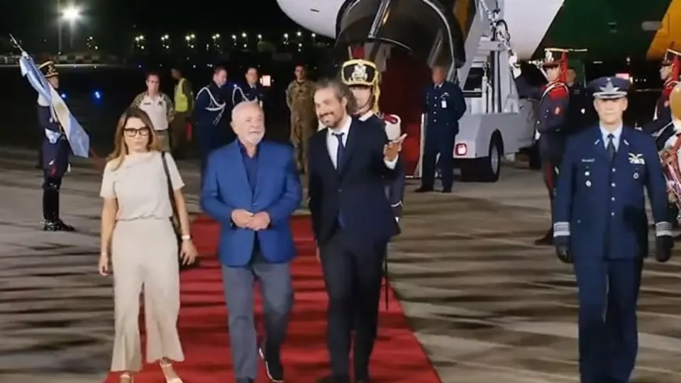 Em viagem à Argentina, Lula e Fernández sugerem criação de moeda comum para fortalecer comércio no âmbito do Mercosul