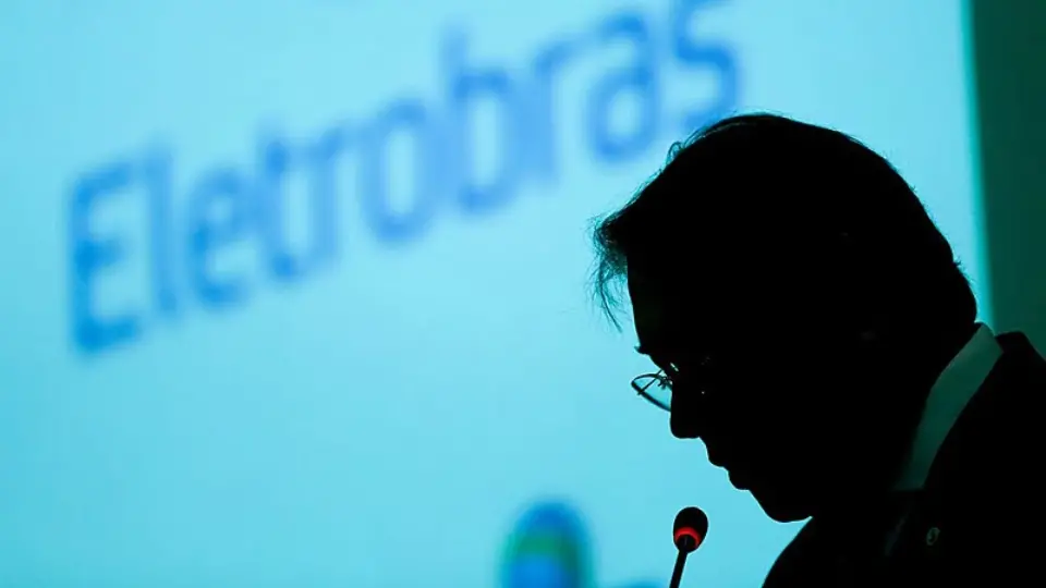 Ações da Eletrobras se desvalorizam 8,5% um ano após privatização. Cerca de 40 mil cotistas do FGTS retiraram recursos da empresa