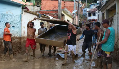 Parcelas da dívida de fevereiro e março foram prorrogadas em cidades afetadas por chuvas no litoral de SP, segundo anúncio do Ministério da Fazenda