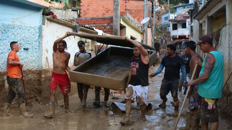 Parcelas da dívida de fevereiro e março foram prorrogadas em cidades afetadas por chuvas no litoral de SP, segundo anúncio do Ministério da Fazenda