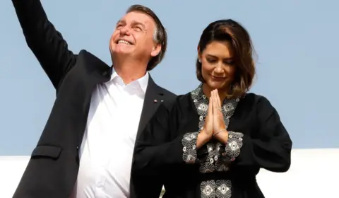 Jair Bolsonaro recebeu R$ 17 mi via pix para pagar multas. ‘Tem muita coisa estranha nessa história’, afirma Eduardo Moreira