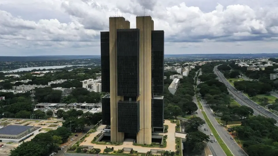 Pressionado, Copom abre reunião para discutir juros sob protestos de governo, trabalhadores e empresários