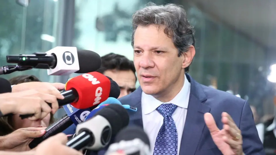 Fernando Haddad deve apresentar novo arcabouço fiscal ao Congresso na quarta. Taxar apostas eletrônicas e acabar com “contrabando” nos e-commerces estão entre medidas para ampliar receita