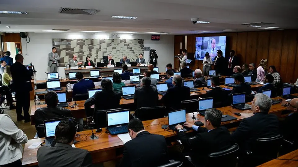 Senadores de oposição defendem análise do projeto do arcabouço fiscal pelas comissões permanentes, o que aumentaria o prazo da tramitação