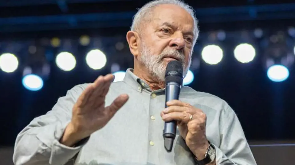 Fala de Lula sobre mudança na meta fiscal zero evita subordinação do governo ao mercado, diz economista