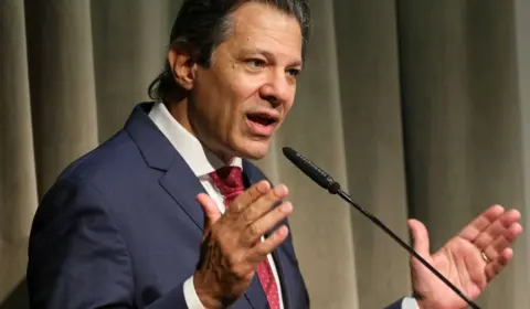 Haddad anuncia reoneração do diesel a partir de janeiro e programa de incentivo à indústria