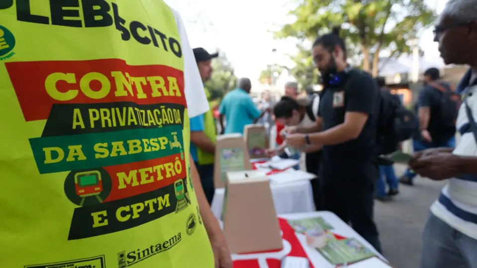 Greve no Metrô, CPTM e Sabesp escancara que Tarcísio é mais bolsonarista que o próprio Bolsonaro, diz Rodrigo Vianna