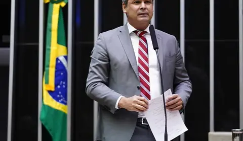 Lindbergh Farias apresenta duas emendas para alterar meta fiscal. Deputado propõe déficit de 0,75% e de 1% do PIB