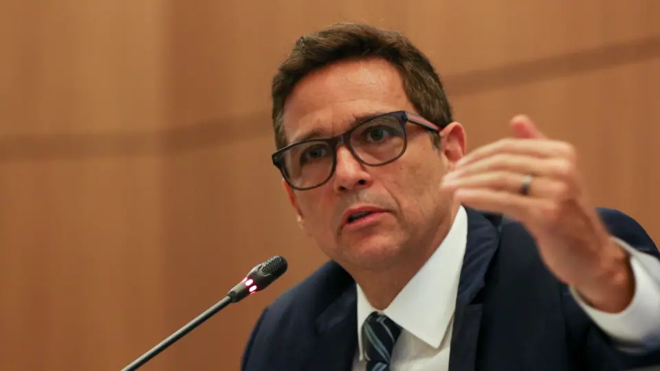 Campos Neto: Brasil ‘parece’ crescer acima de seu PIB potencial e inflação preocupa