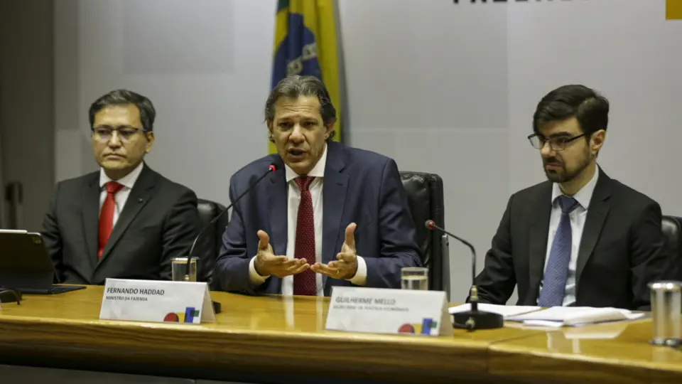 Haddad anuncia MP com limites à renúncia fiscal do governo, incluindo alternativa à desoneração da folha