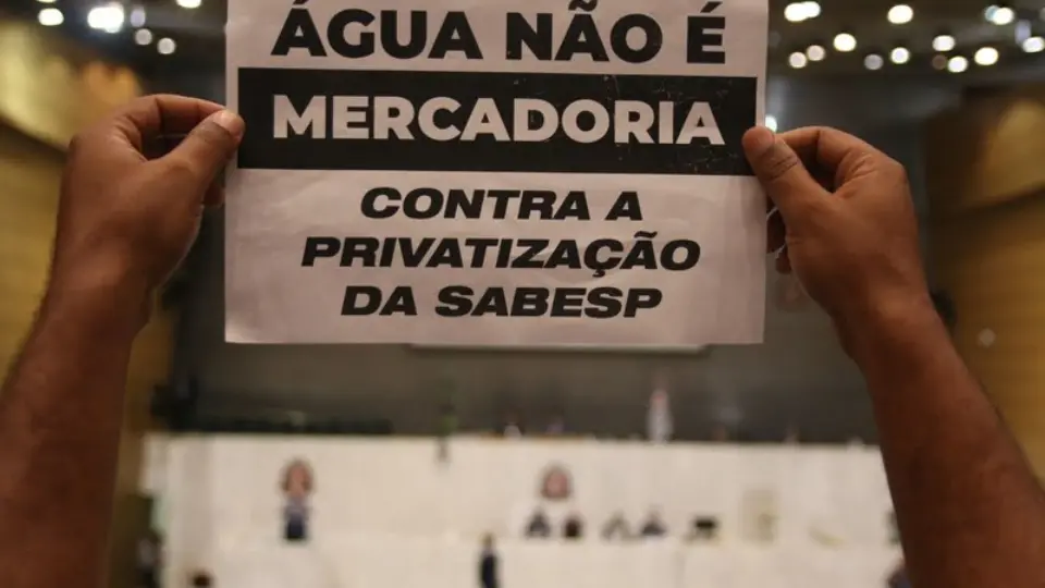 Privatização da Sabesp gera chuva de críticas. Governador justifica entrega da empresa sem concorrência pelo ‘tamanho do cheque’