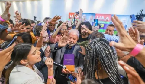 Governo e bancada evangélica fecham acordo para votação da PEC das Igrejas