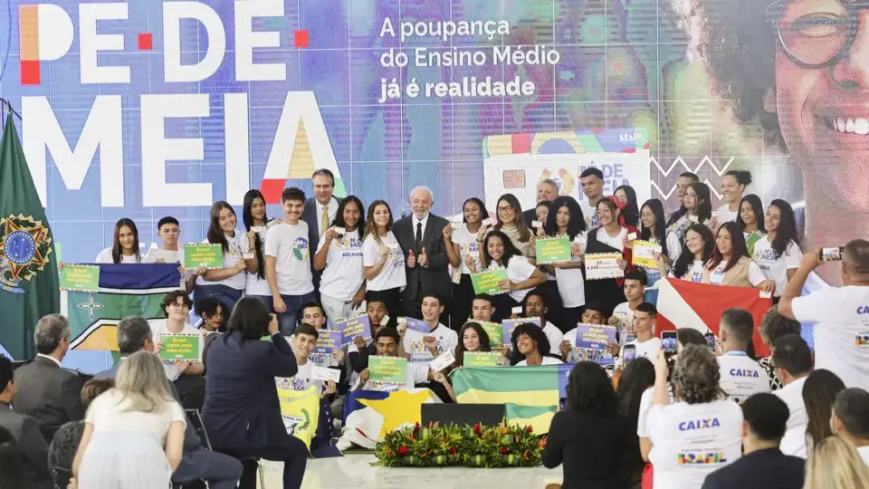 Pé-de-Meia começa a pagar 1ª parcela nesta 3ª feira. Veja como vai funcionar o programa para manter o aluno na escola