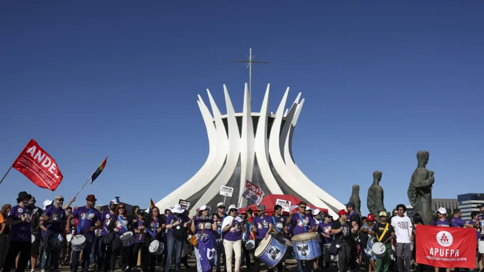 Greve da educação: técnicos administrativos podem encerrar paralisação esta semana