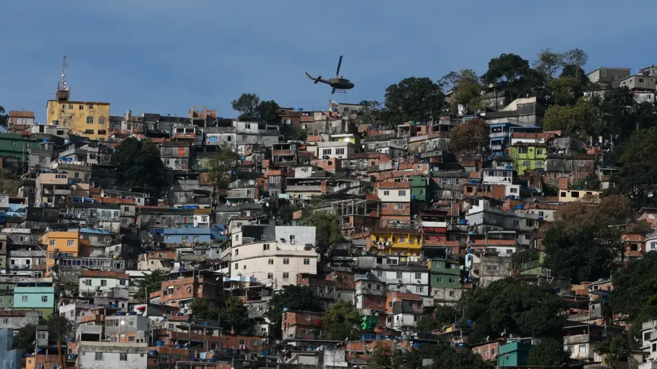 Brasil tem 16 milhões de pessoas vivendo em favelas; 72,9% são negros