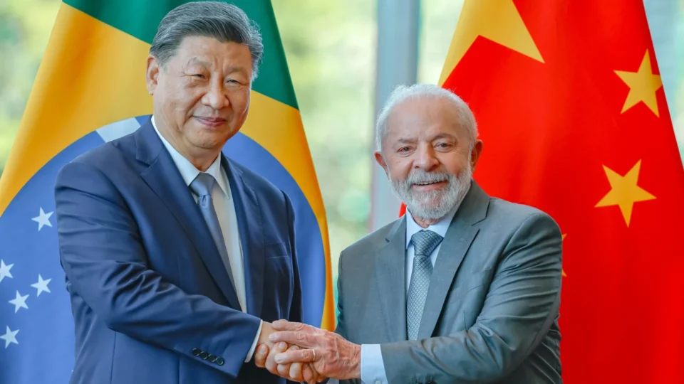 Lula assina 37 acordos bilaterais com a China; concorrente de empresa de Elon Musk está no pacote